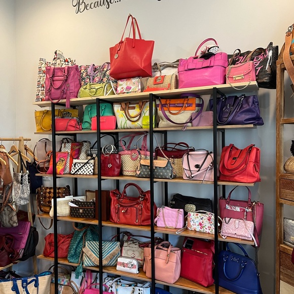 Meet your Posher, Tammy - Picture 2 of 5